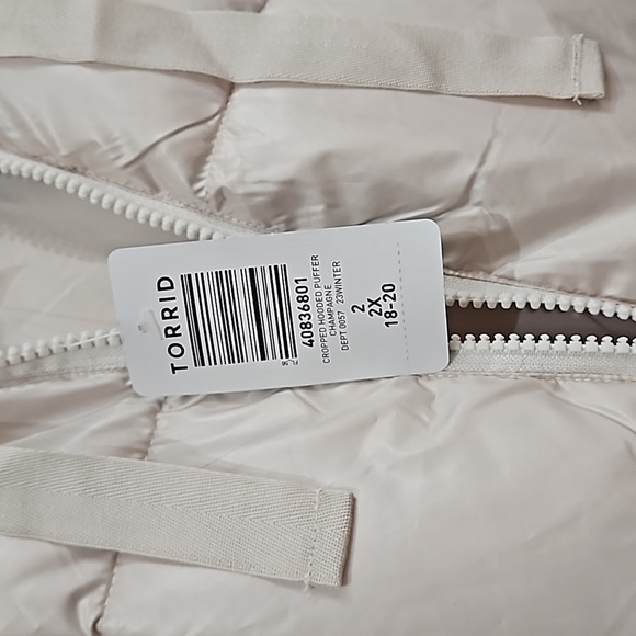 Torrid cropped hooded puffer jacket champagne pink color size 2x 18-20 - Picture 5 of 8